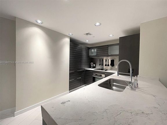 5th image of 200 Biscayne Boulevard Way APT 3803
