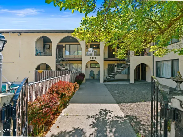 703 S 38th Ave APT 8, Yakima, WA 98902