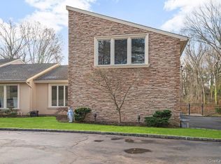 90 Rodeo Dr, Syosset, NY 11791