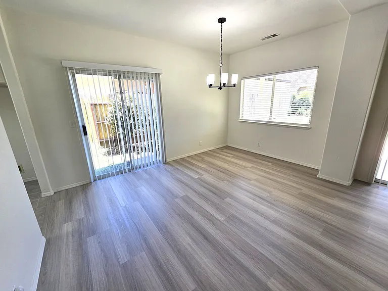 1417 E Laura Ct — Photo 3