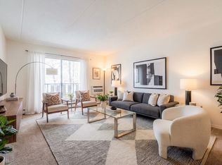 80 N Warren St APT 31, Woburn, MA 01801
