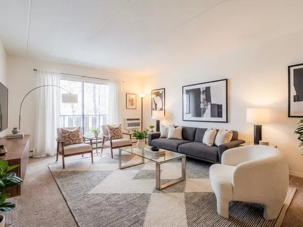 80 N Warren St APT 31, Woburn, MA 01801