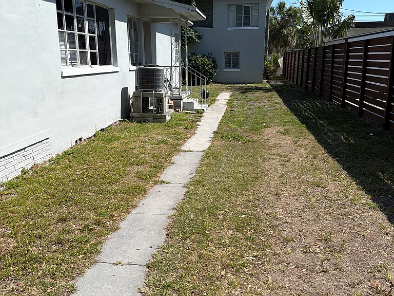 734 21st Ave S — Photo 3