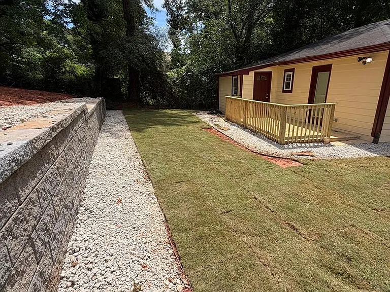 637 Parkdale Dr — Photo 3