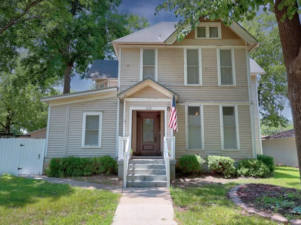 1319 Loomis St, Winfield, KS 67156