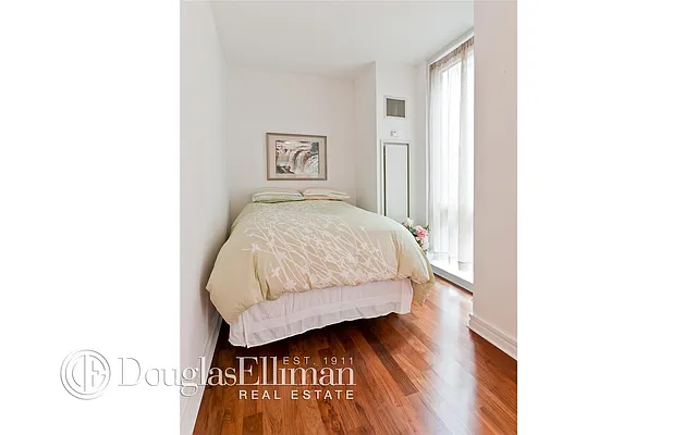 Sold by Douglas Elliman | media 22