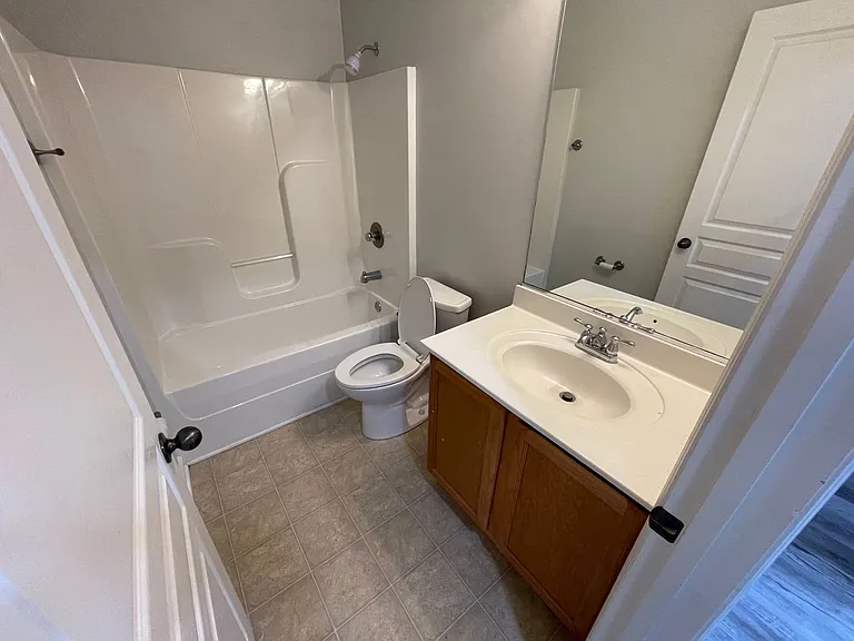 724 Llewellyn Ln — Photo 7