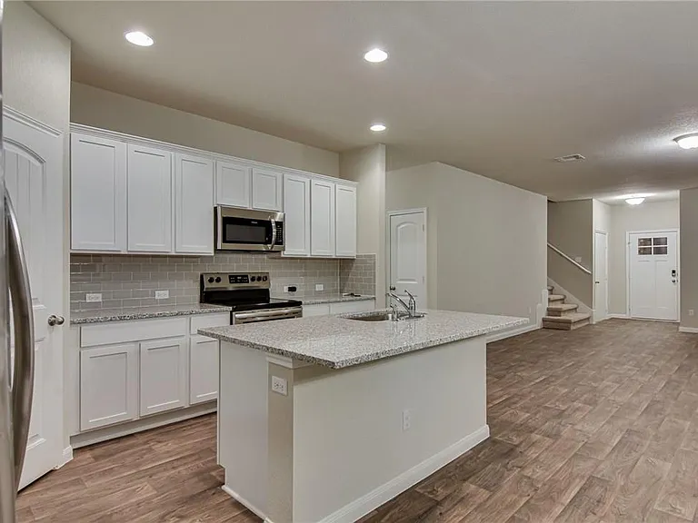 309 Naset Dr — Photo 12
