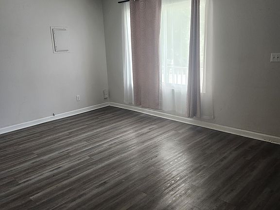 5th image of 3109 Wildwood Dr