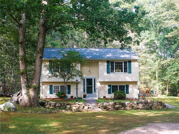 90 Red Maple Ter, North Kingstown, RI 02852