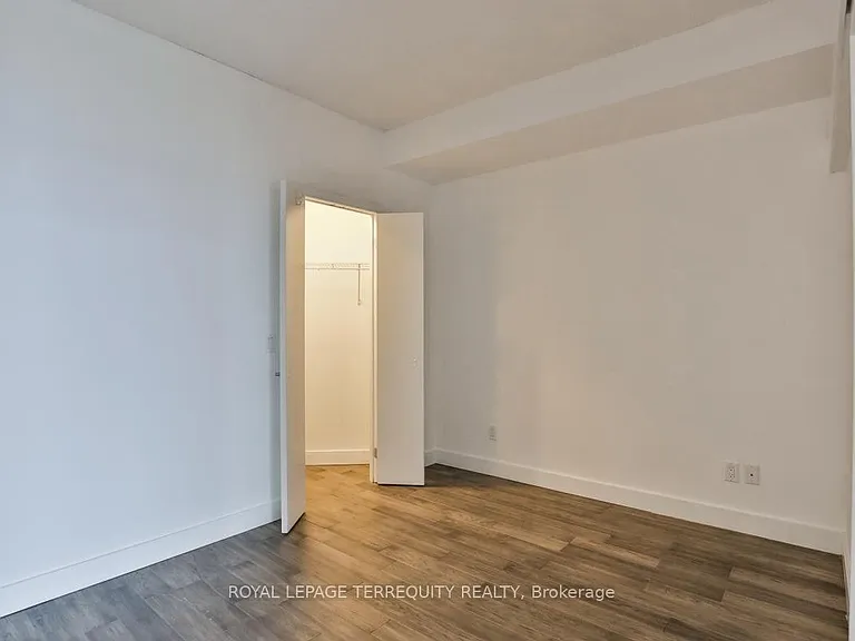 218 Queens Quay W #2605 — Photo 14