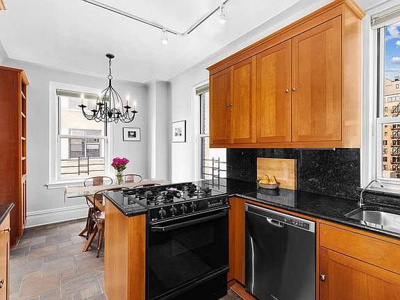 5th image of 174 W 76th St APT 10J