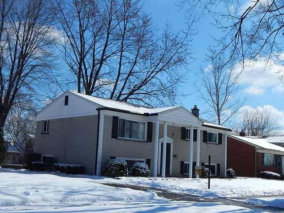 3rd image of 29114 Wagner Dr