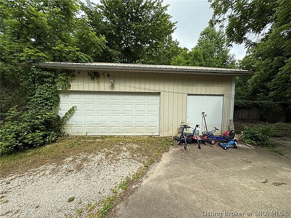 3rd image of 9085 Cedar Lane NE