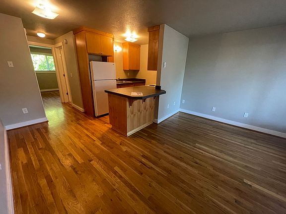 4th image of 2703-2723 SE Division St #6