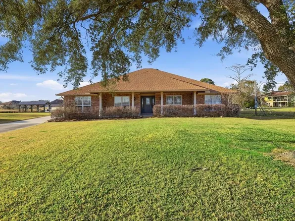 510 Country Ln, Bridge City, TX 77611