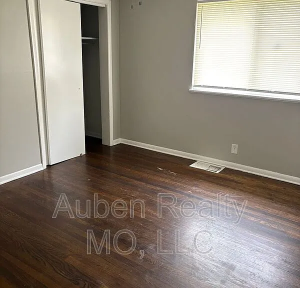 1821 N 50th Ter — Photo 5