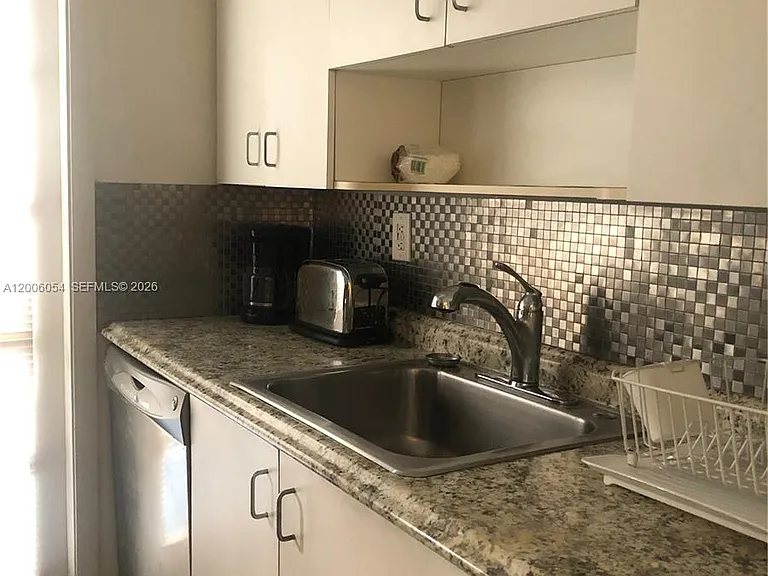 911 Meridian Ave #105 — Photo 12