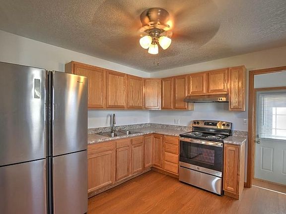 4th image of 19 Kaydon Dr