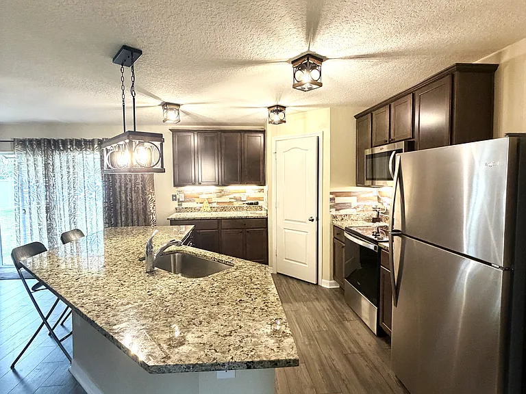 37 Rickenbacker Dr — Photo 10