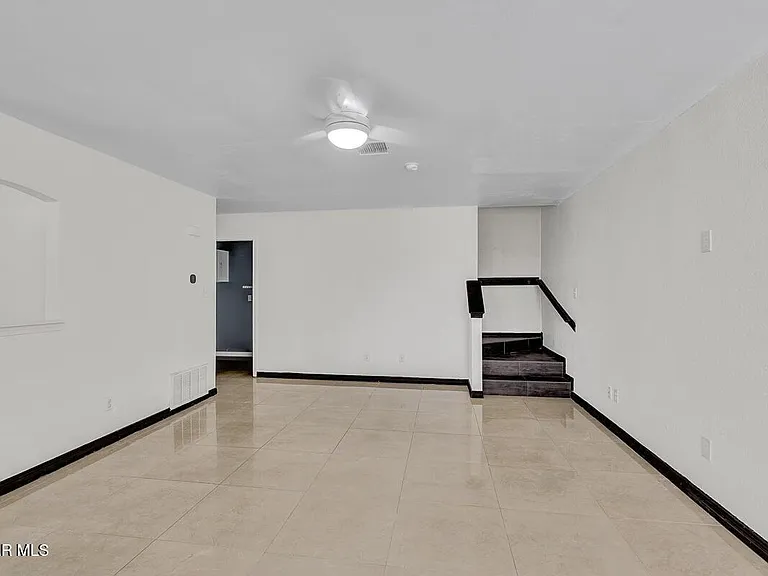 313 Peter Noyes Dr — Photo 8