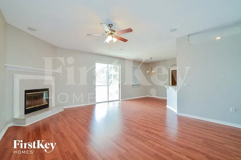 3 bed, 2.0 bath, 1786 sqft, $2,180 — Photo 2