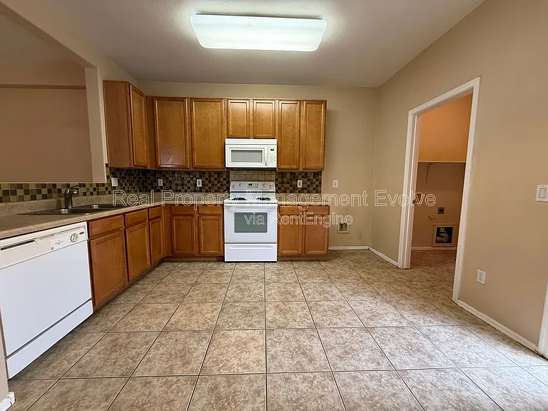 9559 W Monte Vista Rd — Photo 6