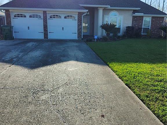 2nd image of 637 Foxwood Ln