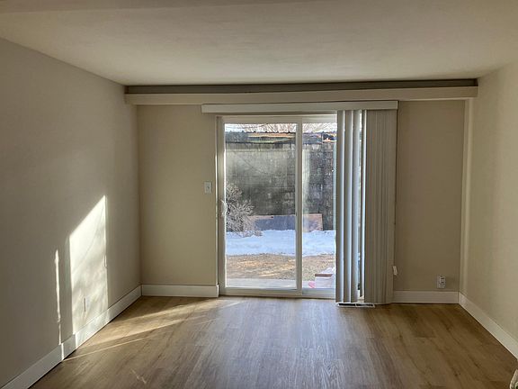 4th image of 860 E Fairmont Cir APT 1
