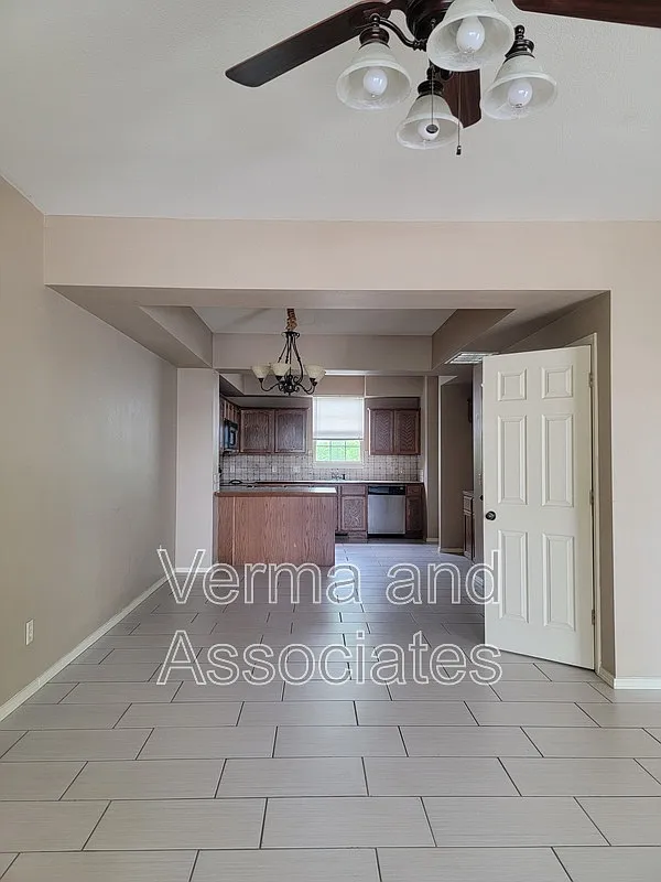 3 bed, 2.5 bath, 1200 sqft, $1,295 — Photo 3