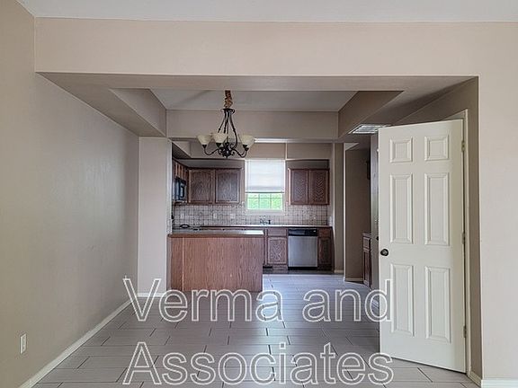 3rd image of 192 Fair St #198