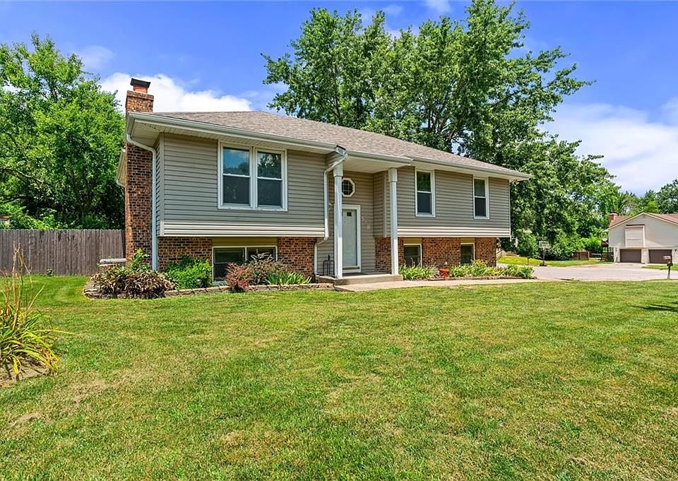 1st image of 528 NE Karapat Dr