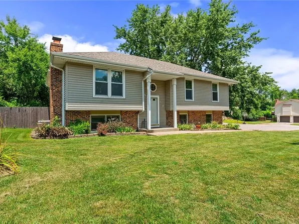 528 NE Karapat Dr, Kansas City, MO 64155