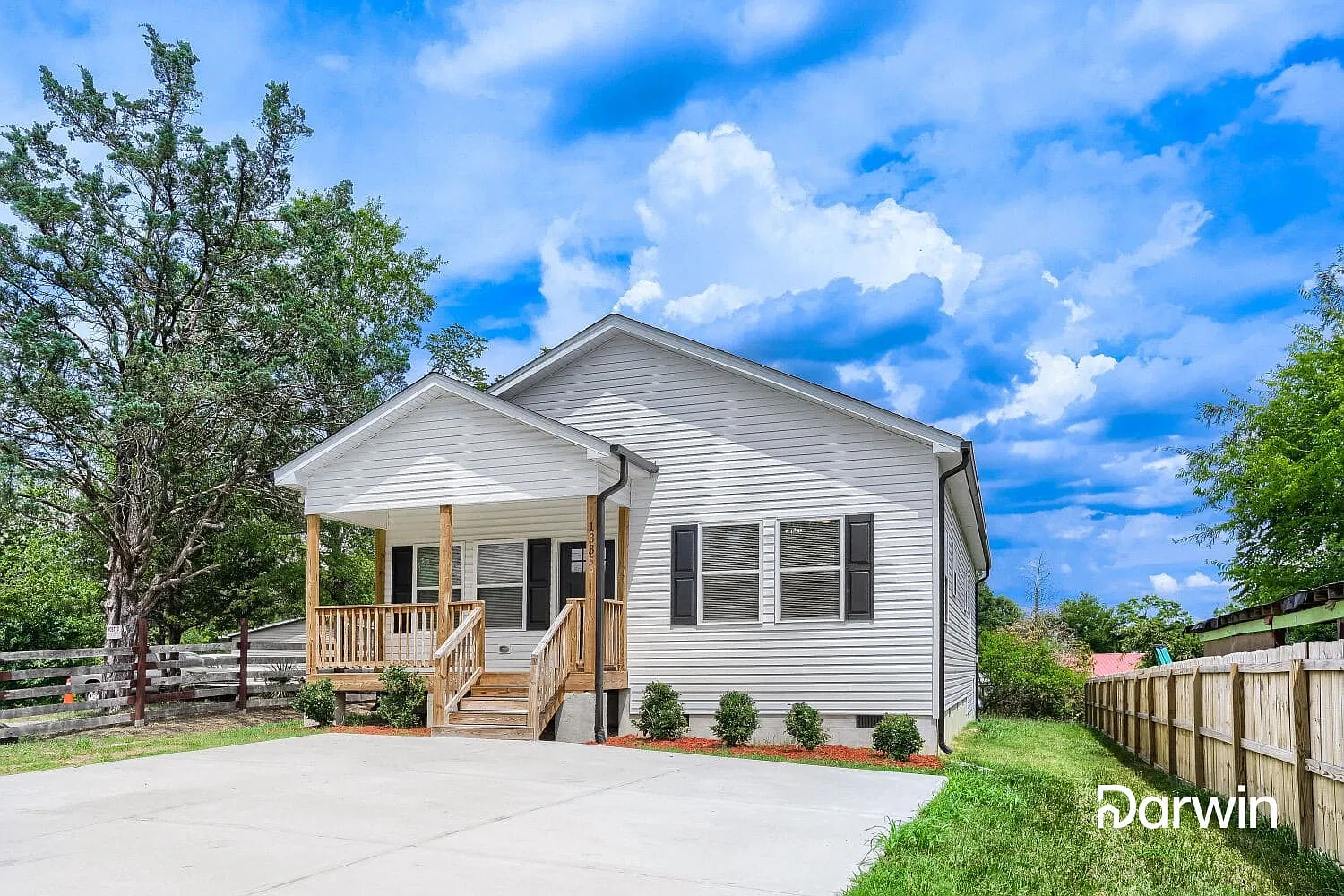3 bed, 2.0 bath, 1385 sqft, $1,830 — Photo 2
