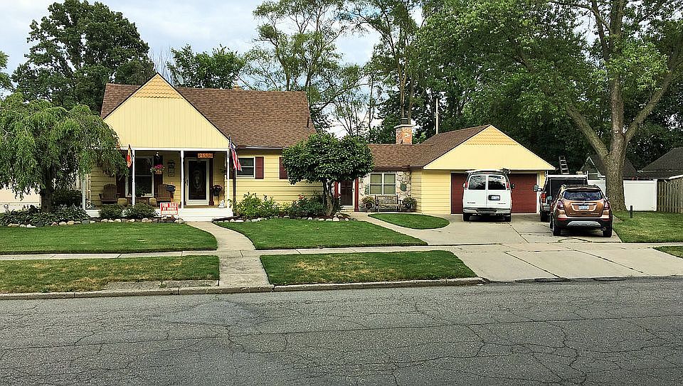 1st image of 2660 Thomas Ave