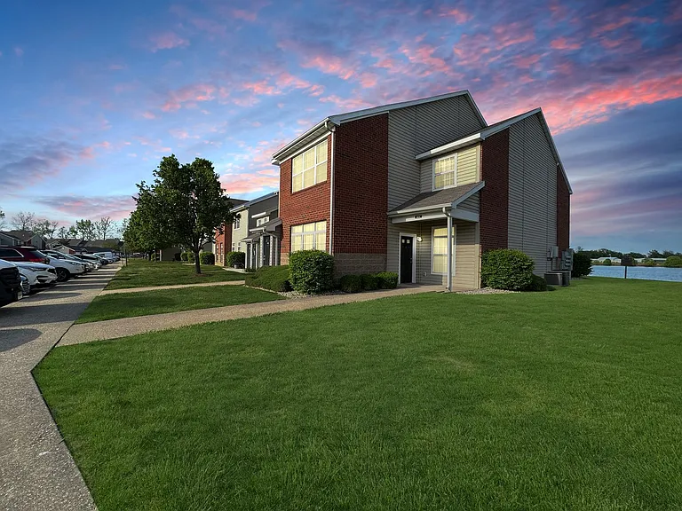 705 Beachfront Dr — Photo 1