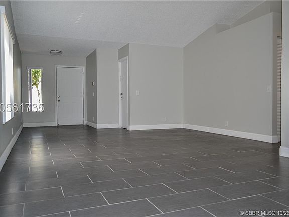 5th image of 802 San Remo Dr