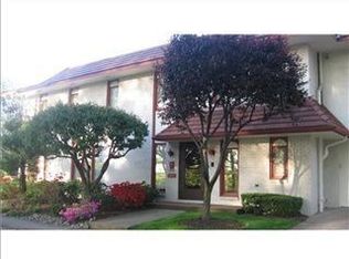 5400 Guarino Rd, Pittsburgh, PA 15217