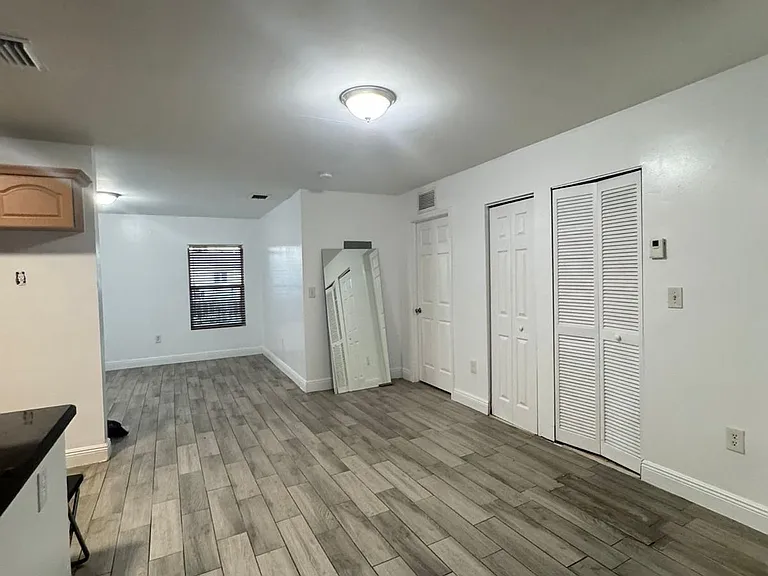 22250 Miami Ave — Photo 18