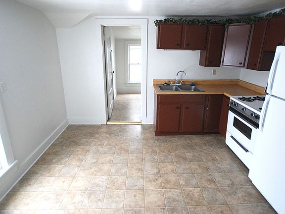 3rd image of 364 W Larwill St Unit 1/2