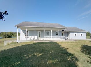 1929 Blue Mound Rd, Flora, IL 62839