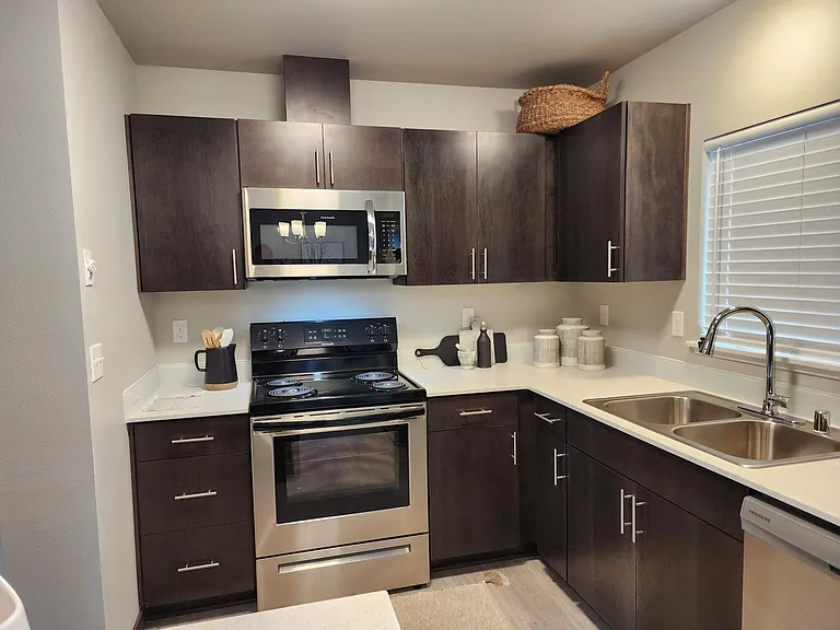 1039 Cedar Ave #103 — Photo 9
