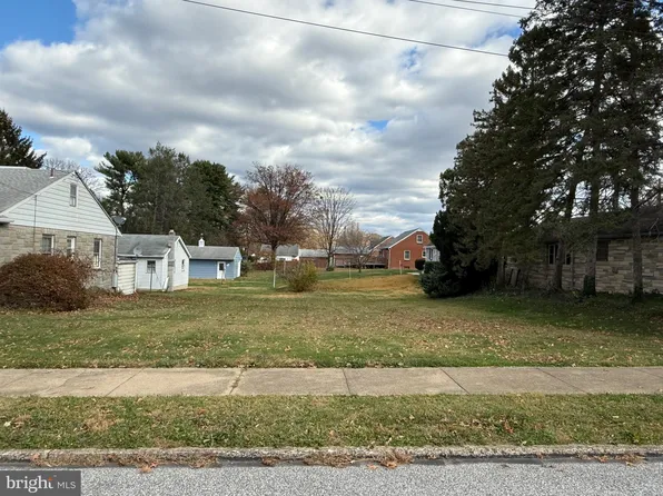 1555B Locust St, New Cumberland, PA 17070