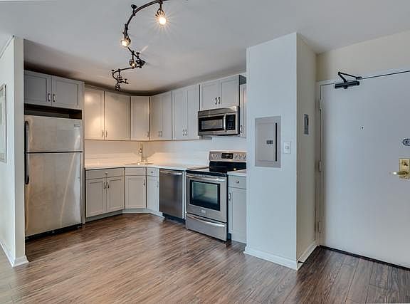 3rd image of 3930 N Pine Grove Ave APT 2604