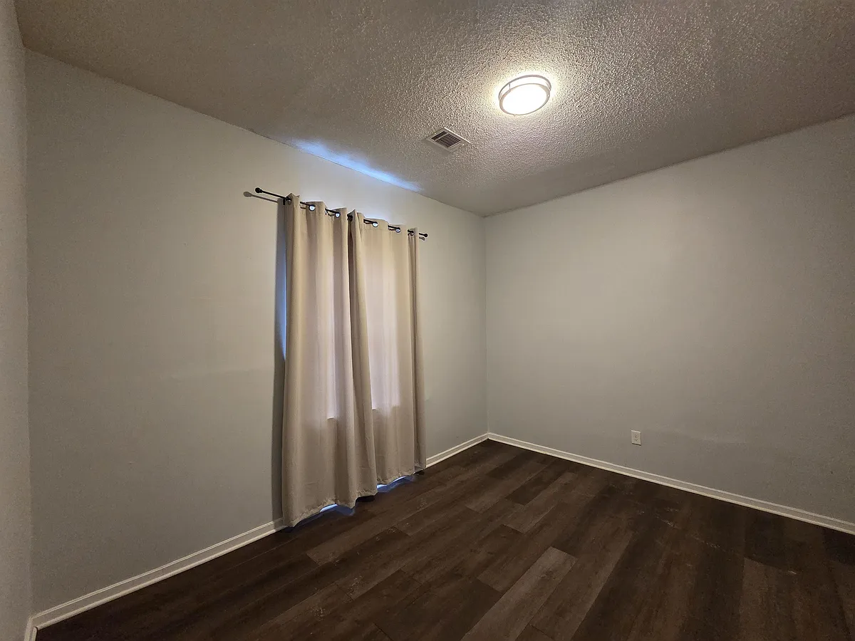 Building Photo - 993 Oakview St #201