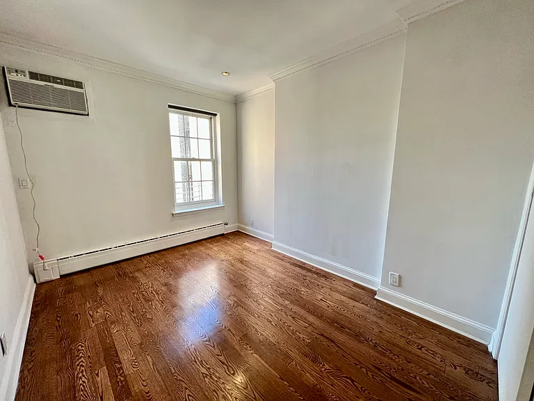 303 W 18th St #5 — Photo 4
