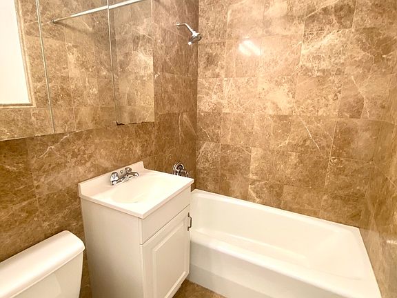 5th image of 882 Lexington Ave #A2