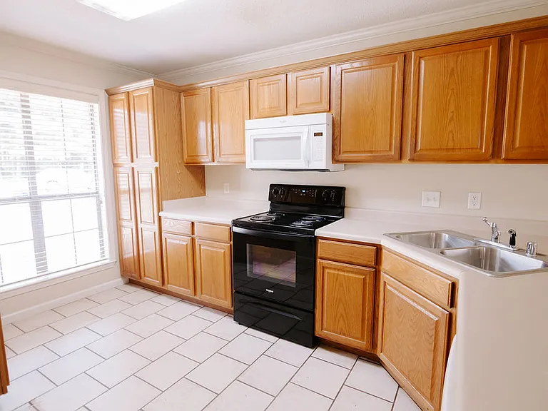 Windsor Park Duplexes — Photo 9