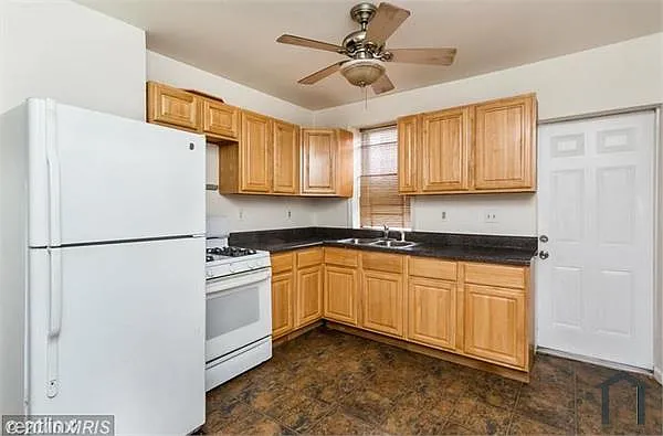 2 bed, $1,400 — Photo 4