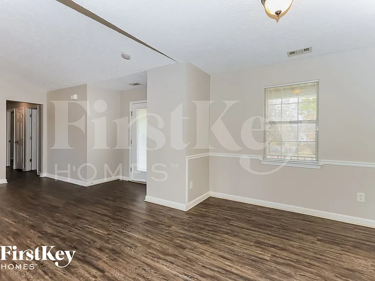 128 Greenleaf Dr — Photo 8